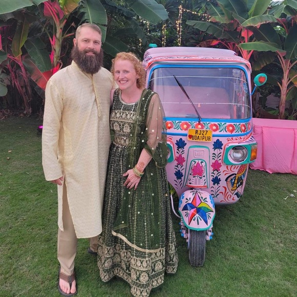 Kurta with gold embroidery - Picture 6 of 6